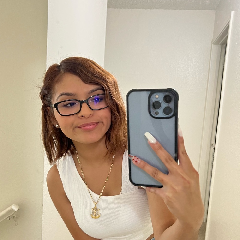 Meet your Posher, Yoselin